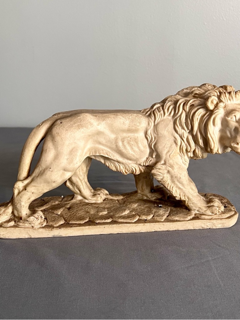 VTG MCM Lion On Top Of Rock Figurine Detailed Carved Accents Resin 12x3.5x6.5”